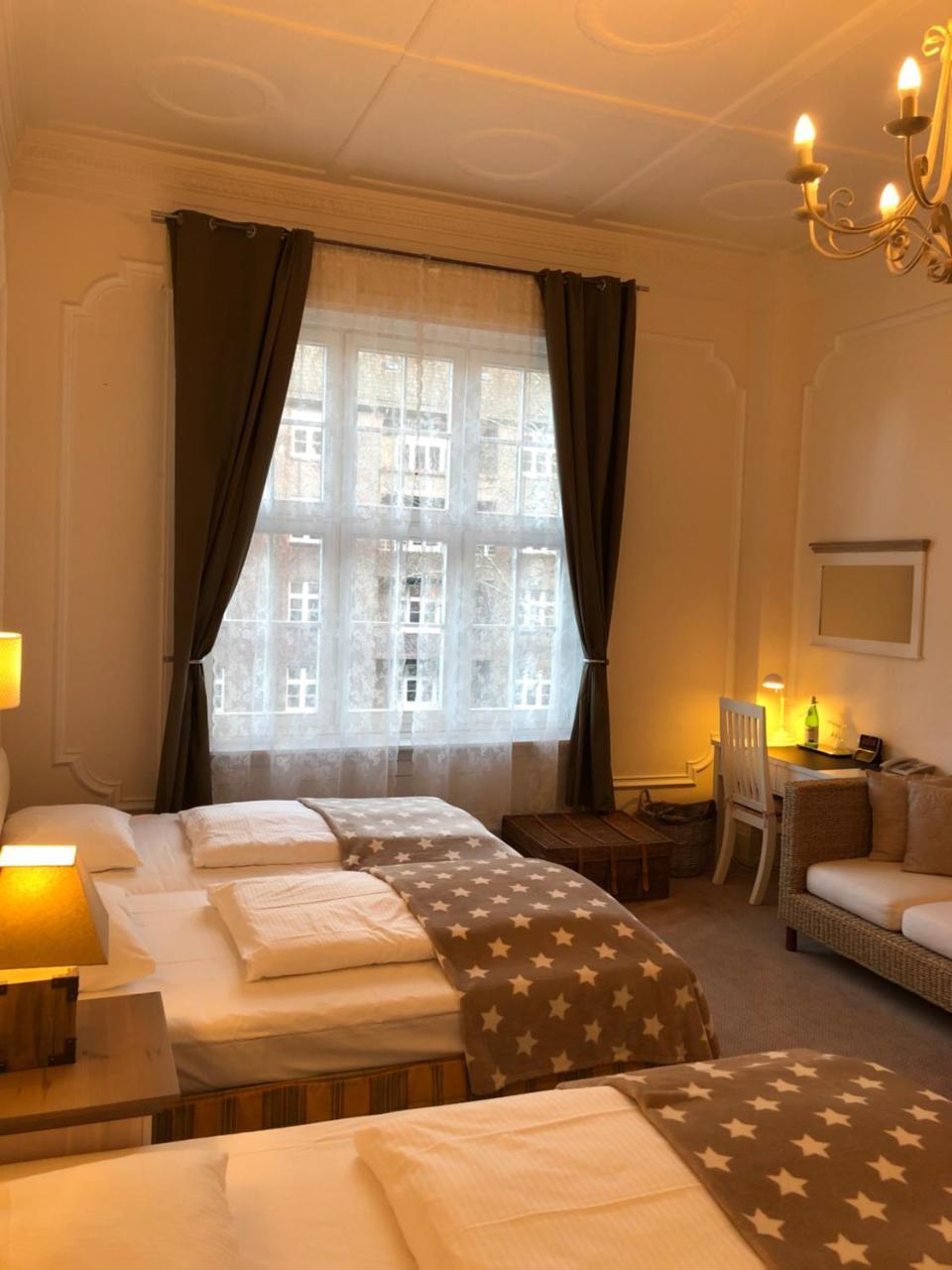 Hotel Fresena Im Dammtorpalais Hamburgo Exterior foto